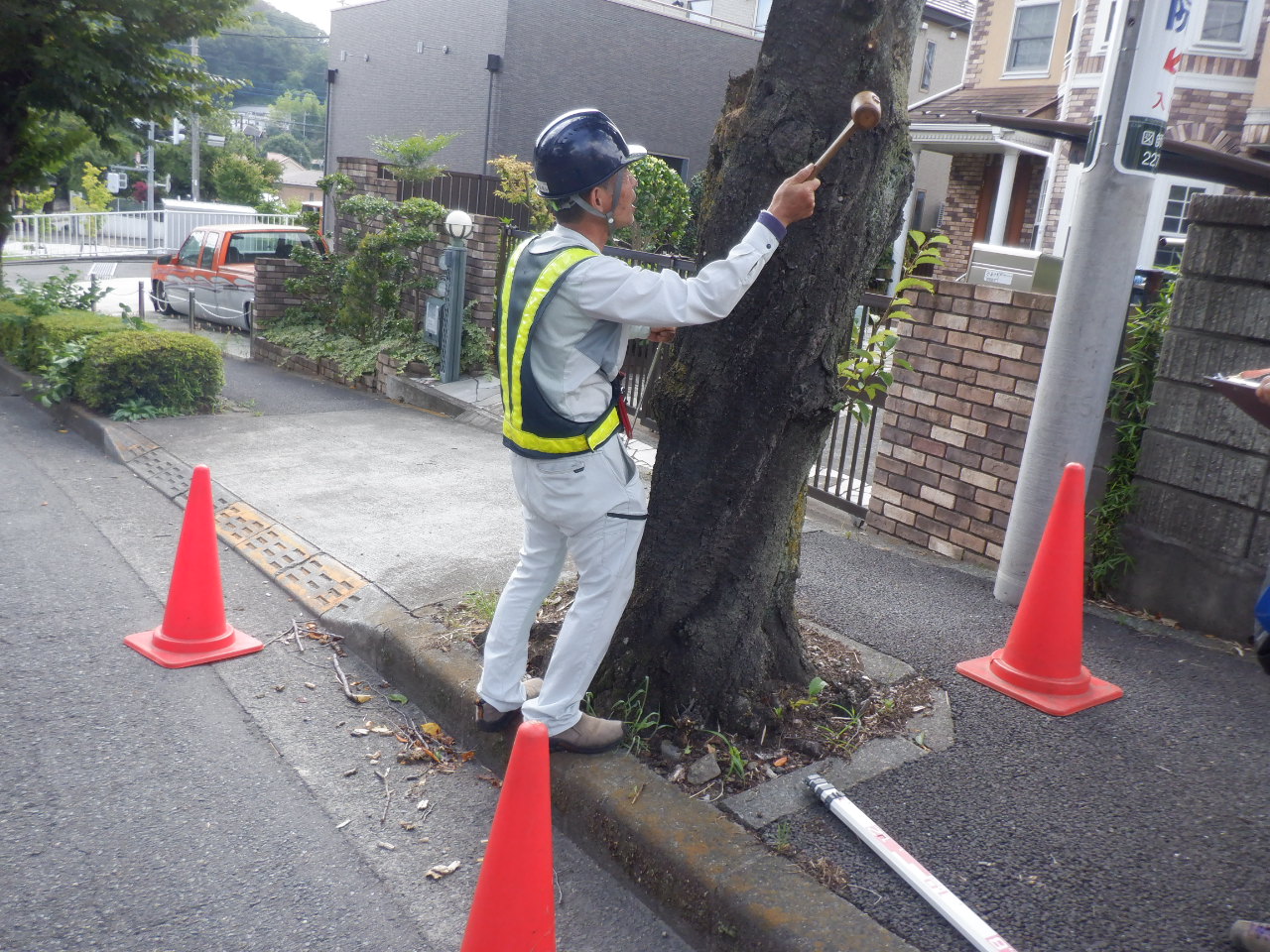 打診音で空洞確認